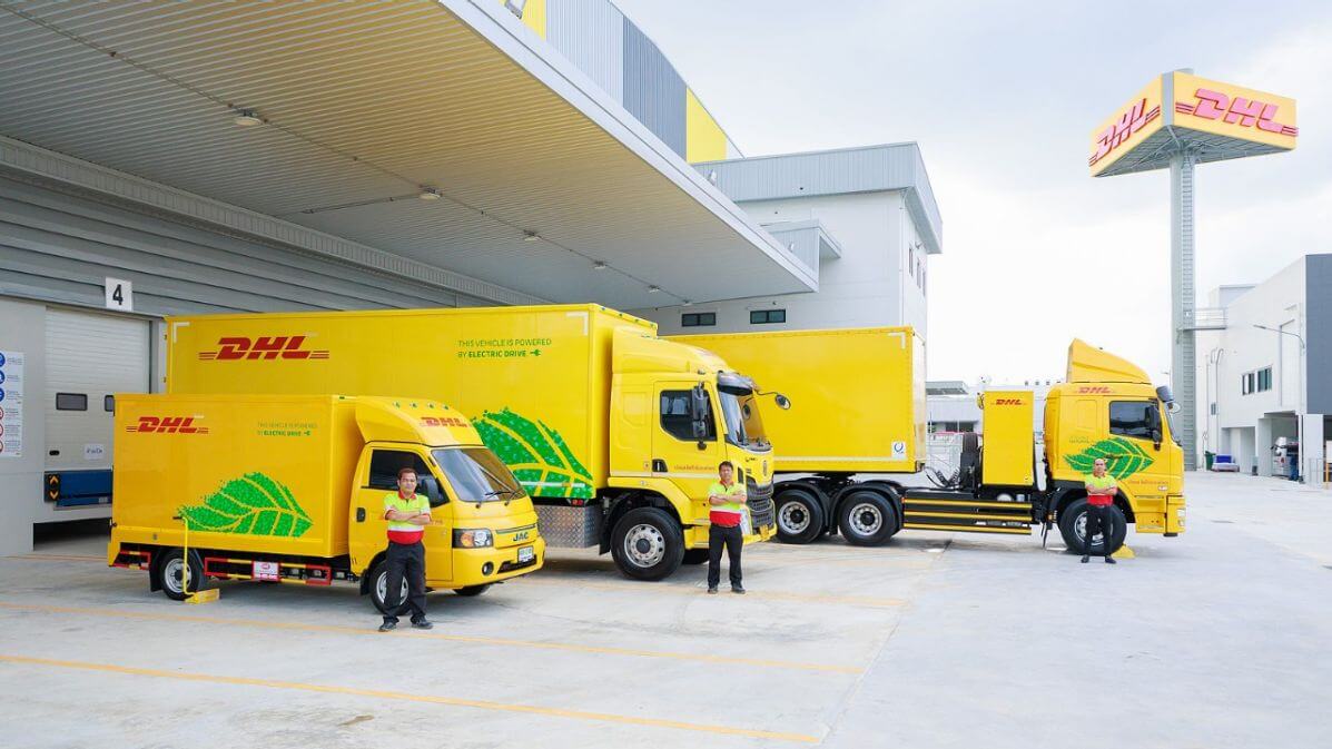 Sectional Doors &amp; Hydraulic Dock Levellers - DHL Bangna Sustainable Logistics Center